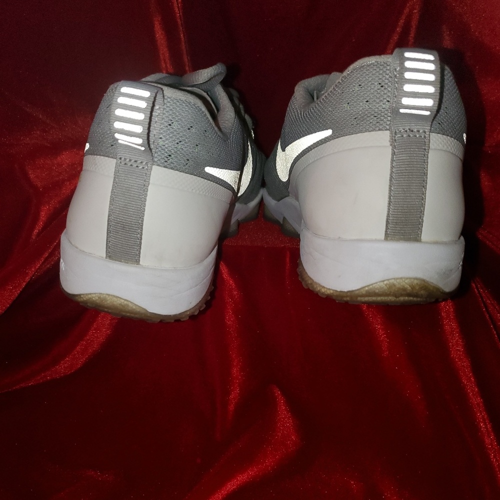 ❤Nikes❤ - Picture 3 of 6